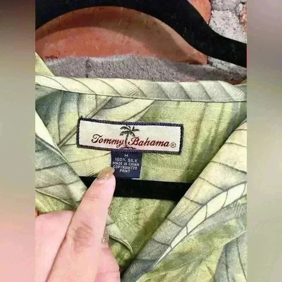 Tommy Bahama Bird Of Paradise 100% Silk Size M - Picture 3 of 7